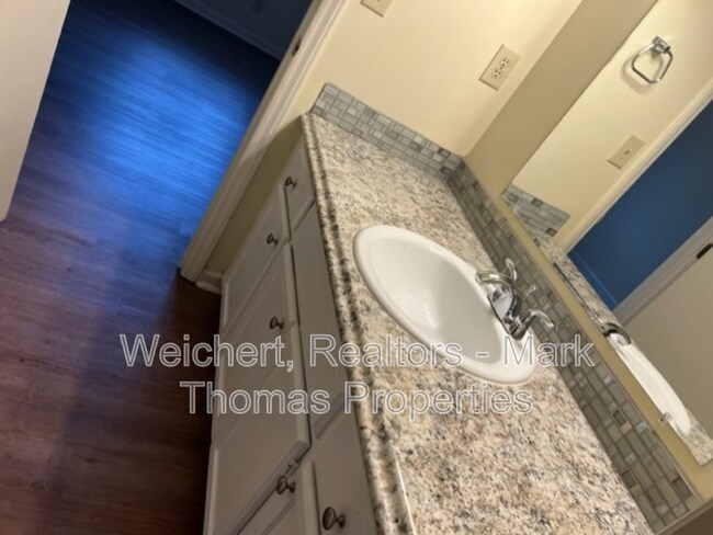 Photo - 215 Bridgefield Pl