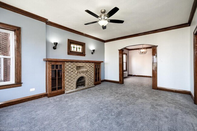 Photo - 5225 W Melrose St Unit 2