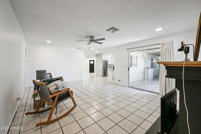 Building Photo - 5833 W John Cabot Rd Rental