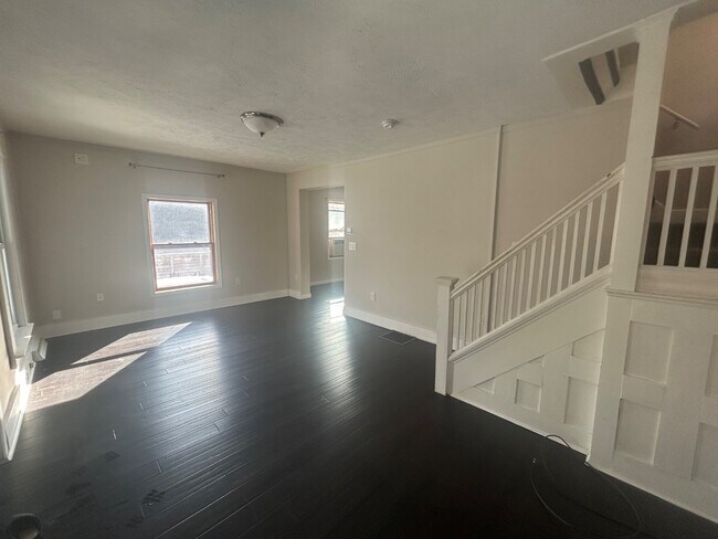 Photo - 127 Hyers St