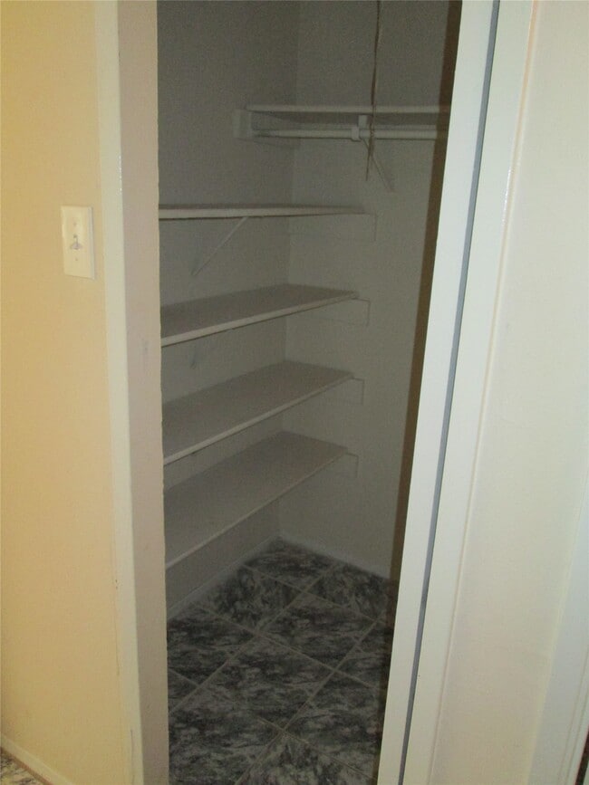 Building Photo - 6818 Glenstein Dr