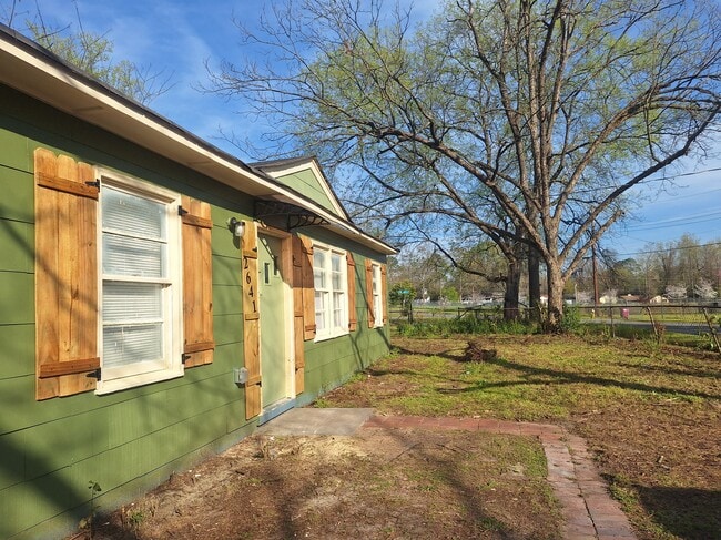 Photo - 2641 Leone Dr N