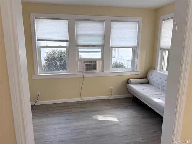 Photo - 363 Hewlett Pkwy