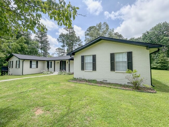 Photo - Now Leasing – Fully Renovated Home in Guntersville!
