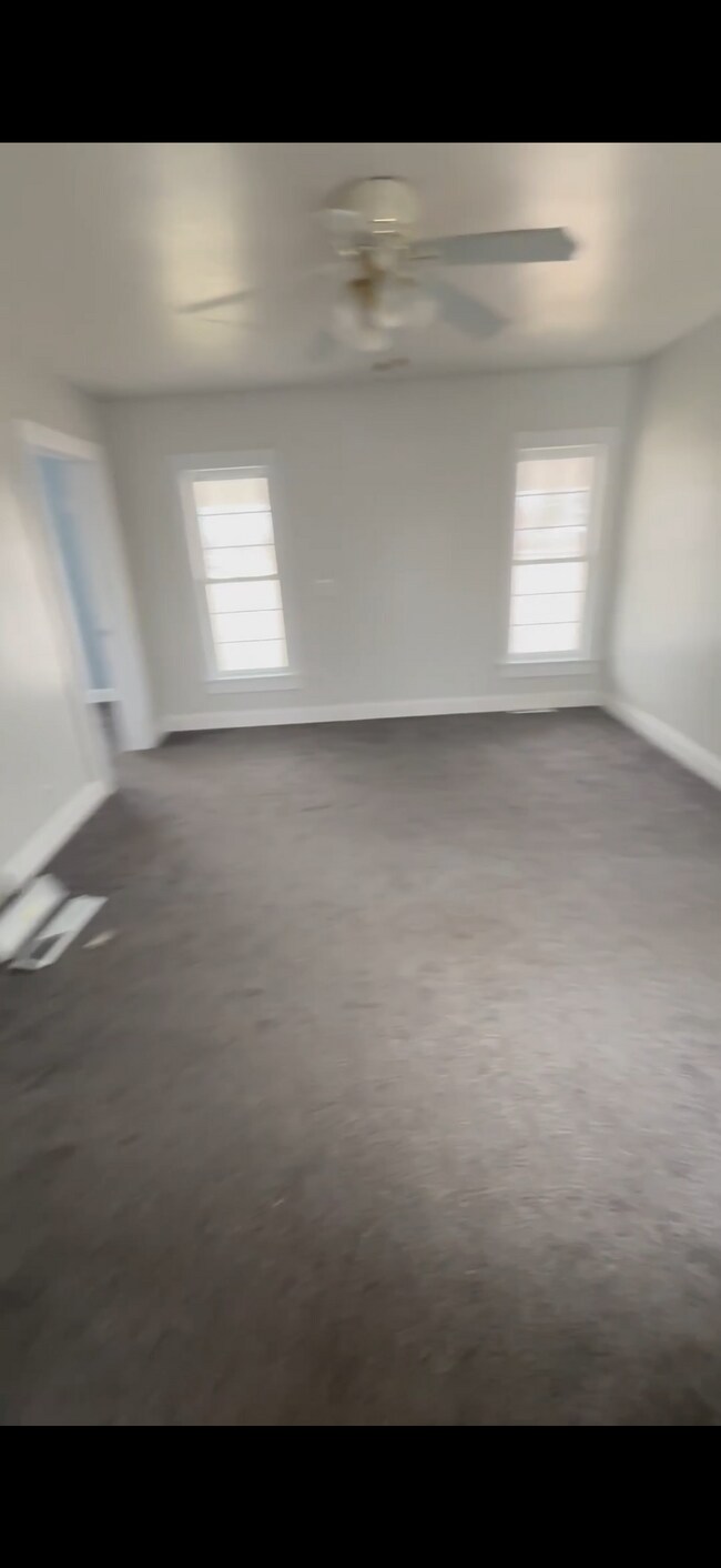 Photo - 4689 Center St