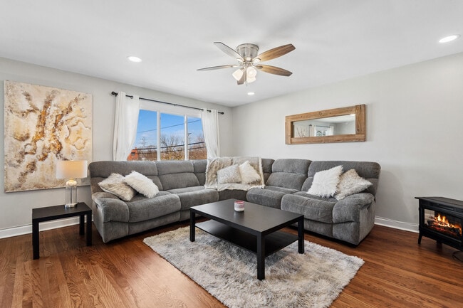 Photo - 5021 Church St Unidad 2