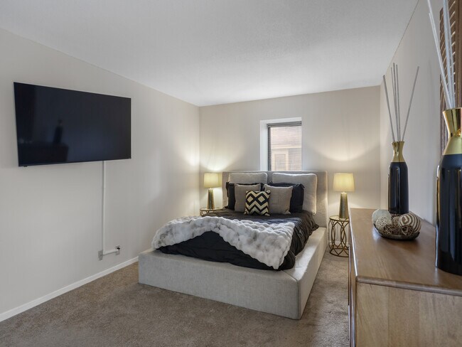 Photo - 6586 Poplar Woods Cir S