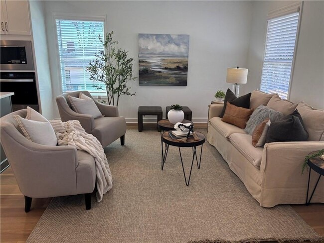 Photo - 303 Frasier St SE