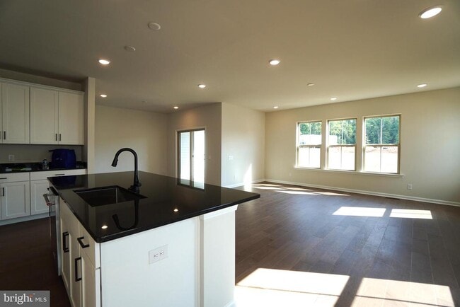 Photo - 612 America Dr