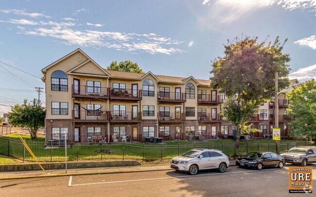 Building Photo - Spacious 3bd/2ba with 2 PARKING SPOTS avai... Unit 204 Rental