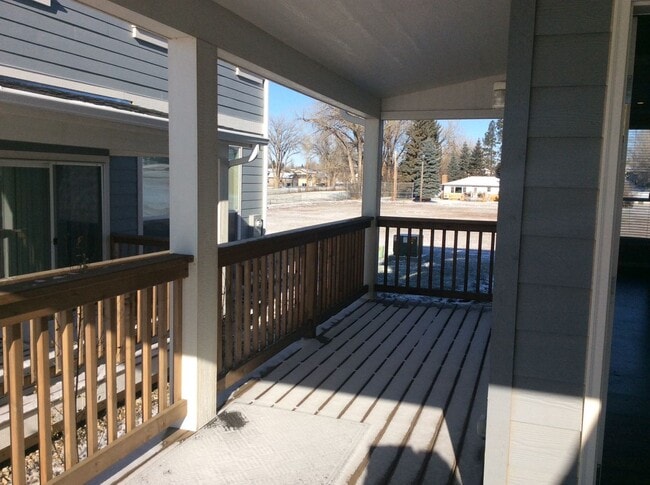 Building Photo - Lovely 3 bedroom, 2.5 bath Town home