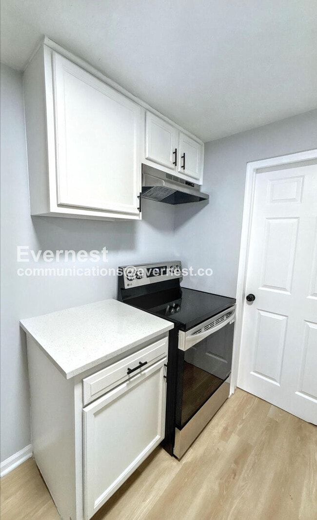 Photo - 2992 Pontiac St House