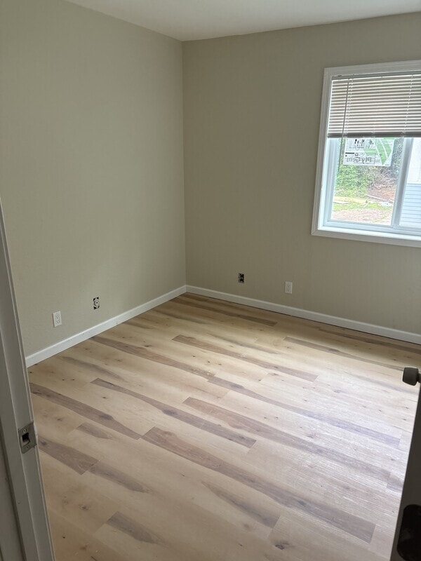 Photo - 850 Field Ave NW