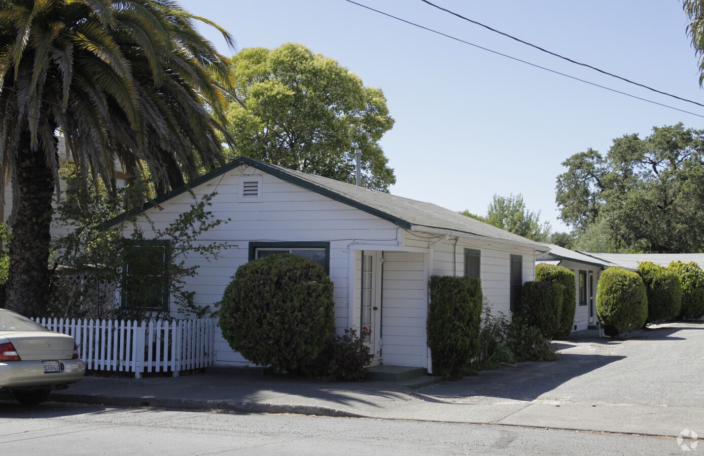 Photo - Highlands Court Apartments