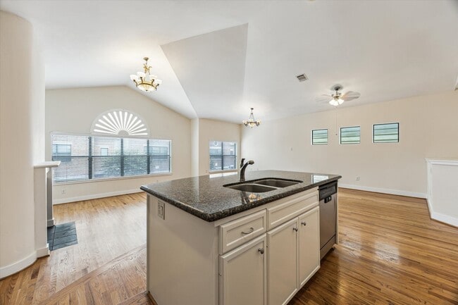 Building Photo - 9829 Riddlelink Ln