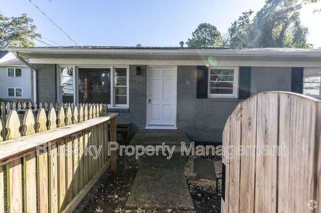 Building Photo - 104 Stratford Ct Unit A Rental