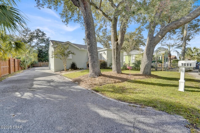 Photo - 1611 Lake Ave