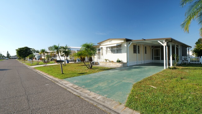 NO-AGE RESTRICTION COMUNITY - 209 50th Avenue Plz E