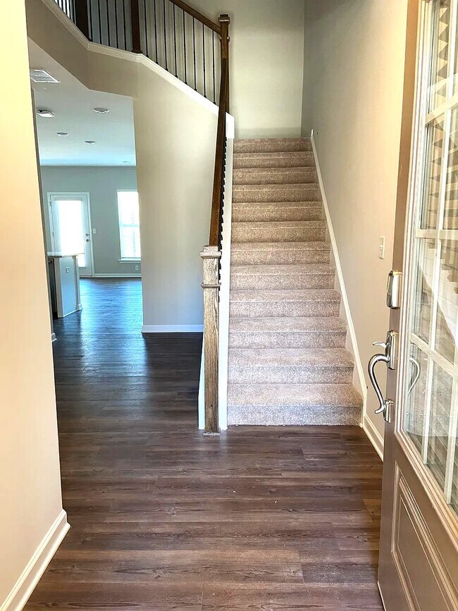 Photo - 1377 Elderwood Way