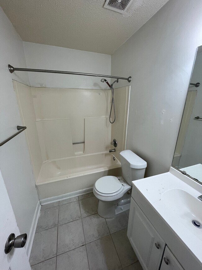 Photo - 4514 Bonnell Dr Unit C