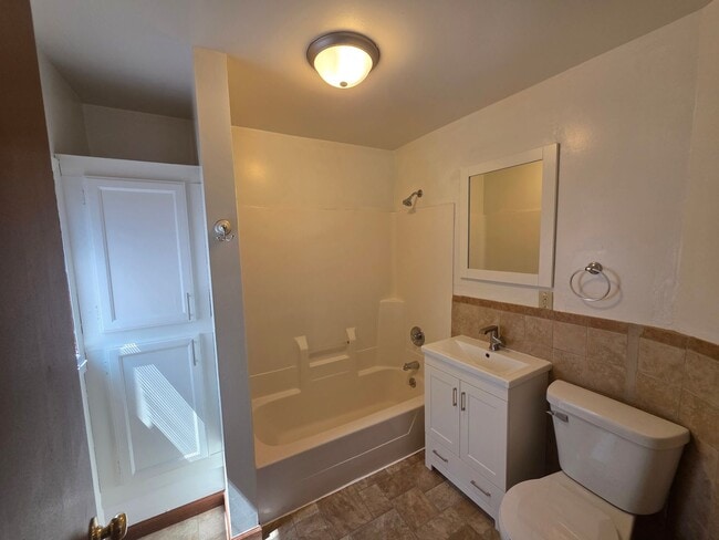 Photo - 616 N State St