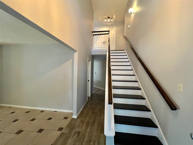 Building Photo - 9510 Strawgrass Dr