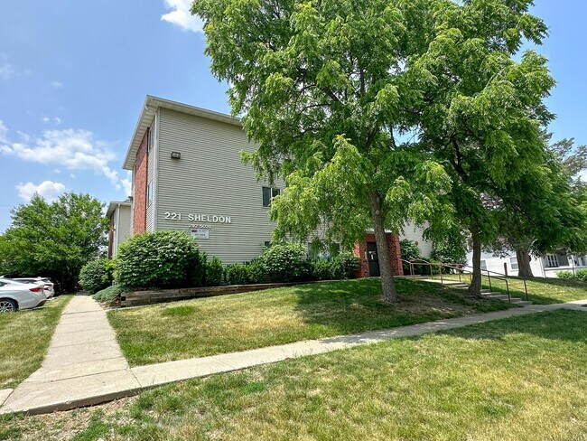 Photo - 221 Sheldon