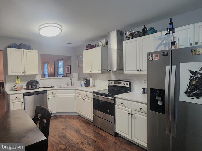 Photo - 7472 Merrymaker Way