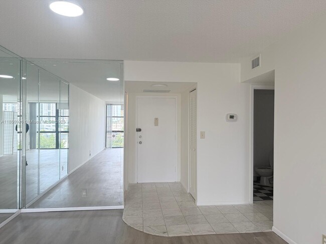 Photo - 800 Parkview Dr Unit 504