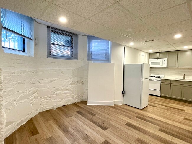 Building Photo - 354 Marlborough St Unit BF