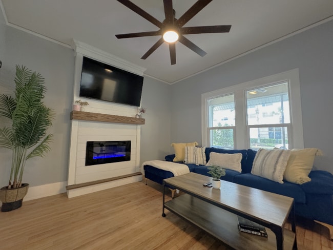 Photo - 1051 7th Ave N