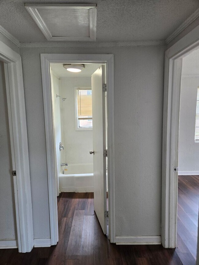 Photo - 209 Baker St