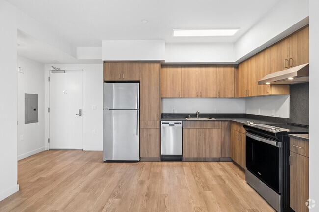 2BR, 2BA - 778SF - Kitchen