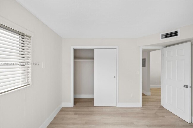 Photo - 1330 W 29th St Apartamento Unidad 29