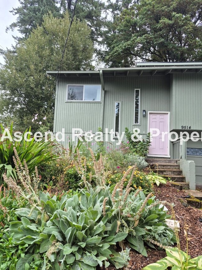 Building Photo - MidCentury Feel Split Level Available 11/1...