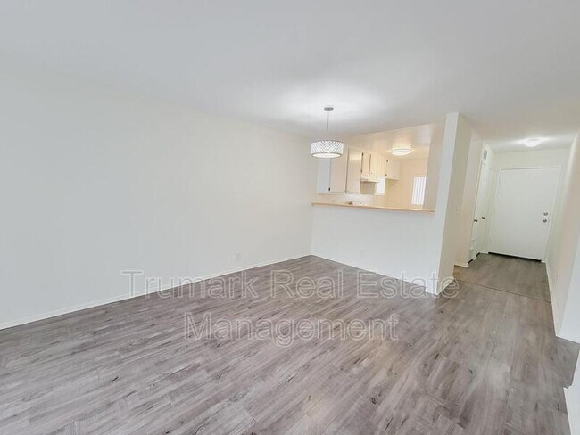 Photo - 7340 Foothill Blvd Unidad 2