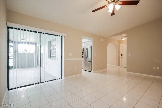 Photo - 627 SE 19th Ln
