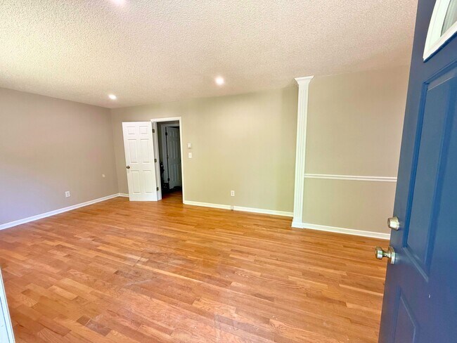 37 Carriage Dr