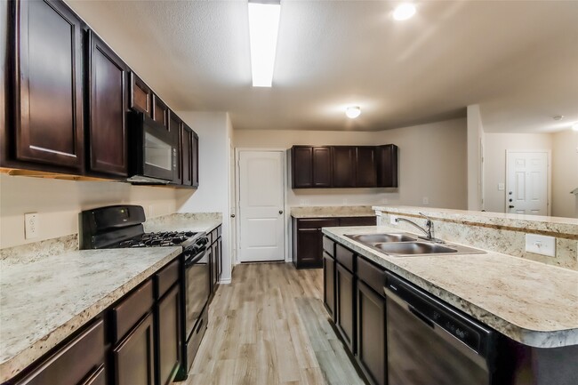 Building Photo - 17366 Cuthbert St Rental