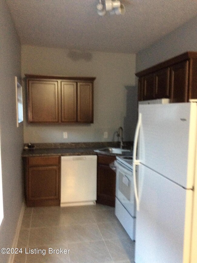 Building Photo - 950 S Floyd St Unit 202 Rental