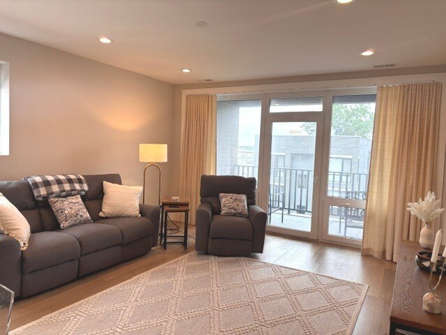 Photo - 2342 W Adams St Unidad 404