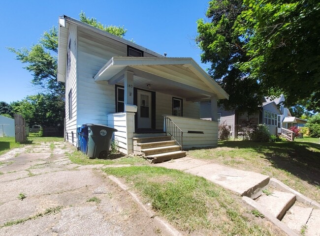 Building Photo - 140 Moir St Rental
