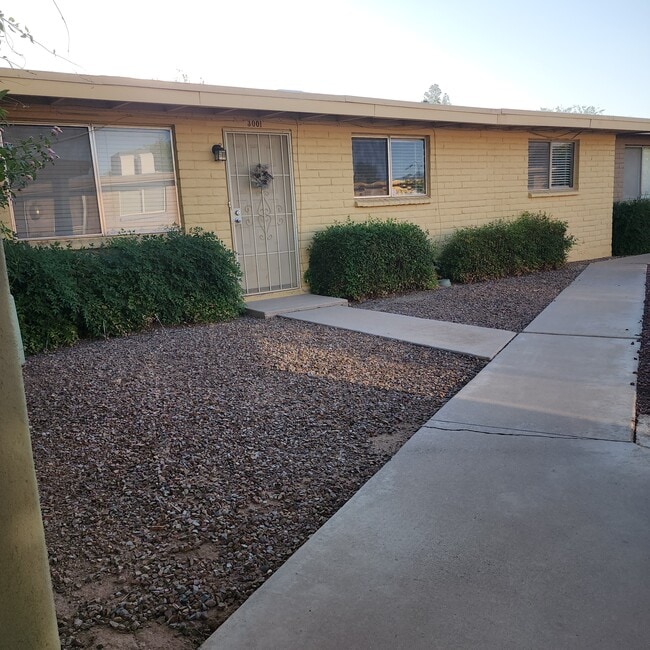 Photo - 3001 E Blacklidge Dr Townhome
