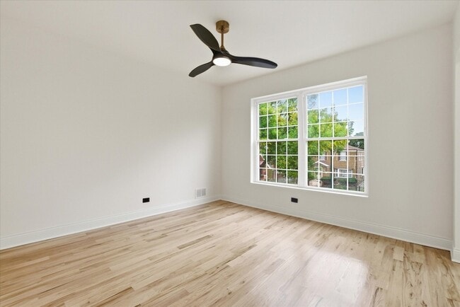 Photo - 5415 S Hoyne Ave