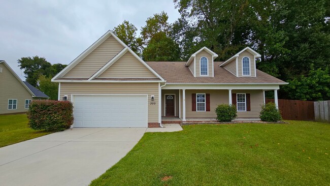Building Photo - 3 BR 2 BA in Swansboro Rental