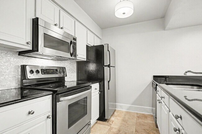 Photo - 5926 Sandhurst Ln Unit Apartment 223