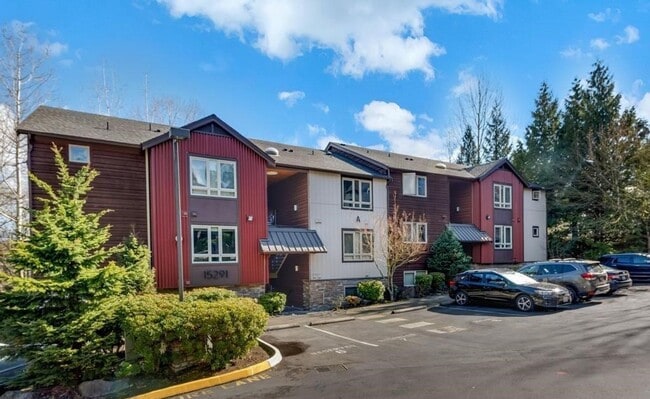 Building Photo - Luxurious, Bright and Meticulously Maintained 2 Bed and 2 Bath Condo