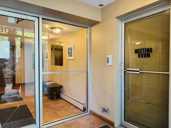 Photo - 7320 N Rogers Ave Unit 212