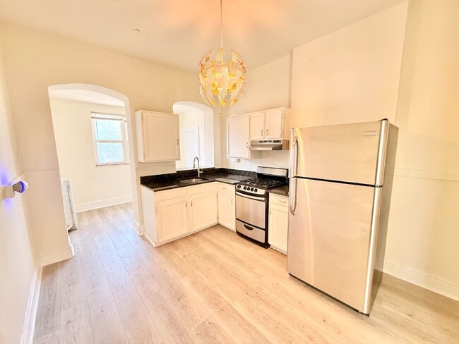 Building Photo - Gorgeous 1 Bed 1 Bath Denver Apartment in Capitol Hill! Available NOW! Unit 7