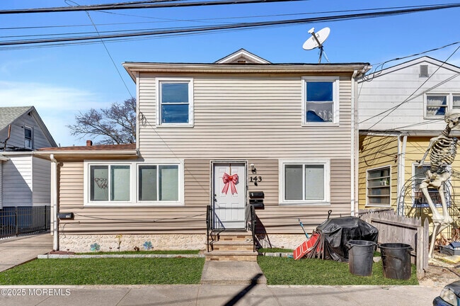 Building Photo - 143 Center Ave Unit 2 Rental